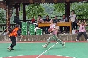 杨柳村9号姑妈一条龙过人达阵上蓝稳稳投中...