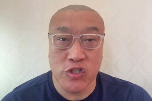 马健：如果战术地位相同，只有利拉德的三分能力能比肩库里
