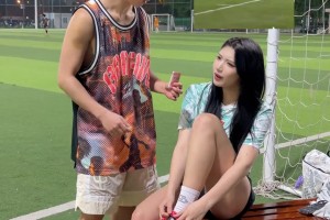 国安女足门将这颜值身材太火辣，后空翻教学秒变爆笑！‍♀️