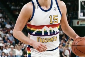 假如NBA球星穿越回80年代，你觉得谁的造型最帅？