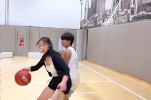 兄弟不怪你，就算是换我来估计也防不住她