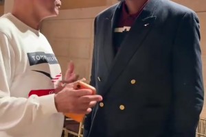 瓜哥这气质绝了 安东尼和唐斯现身纽约时装周！