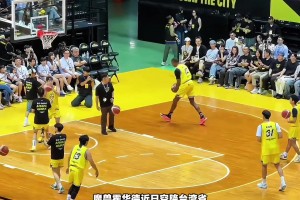 降维打击！霍华德台湾省名人赛的最新表现！ 跟玩一样...