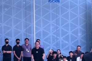 连续投出三不沾！徐静雨现身库里中国行现场 这投篮有待提高