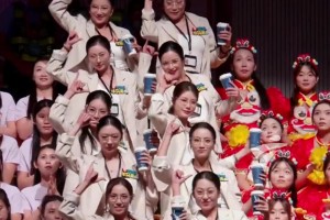 粤BA全明星赛赛场，粤港澳拉拉队接力舞蹈，你Pick哪一队？