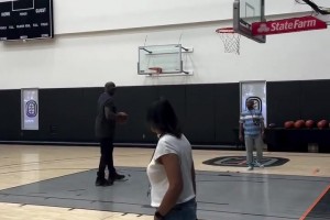 不是故意哒？2米16的大鲨鱼奥尼尔 现今尽全力也没法扣篮了？